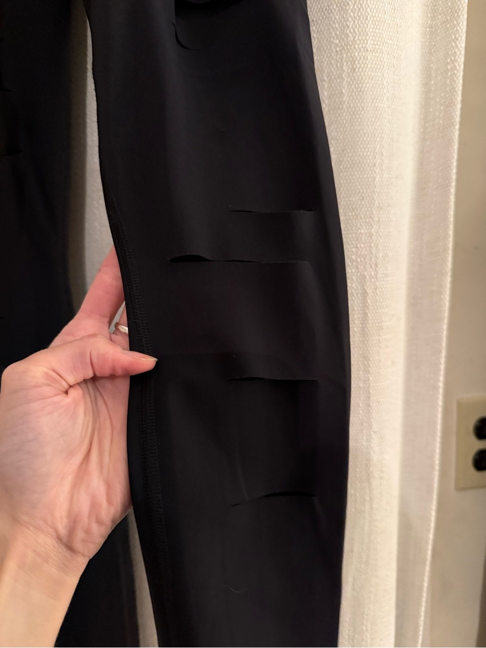Alo Black High-Waist Ripped Warrior legging size XS - Picture 6 of 6